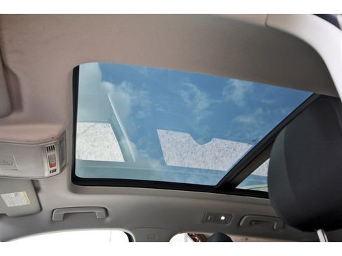 Used 2025 Volkswagen Taos SE FWD image 27