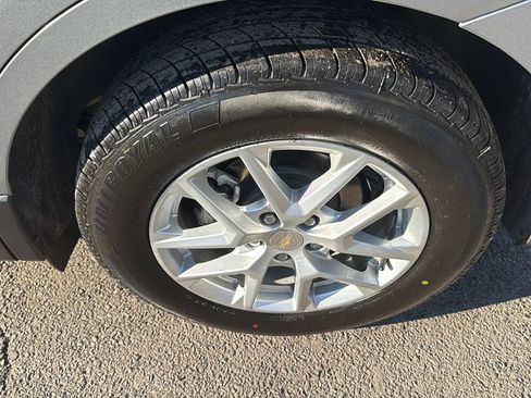 Used 2023 Chevrolet Equinox LT w/ LPO, Floor Liner Package image 9