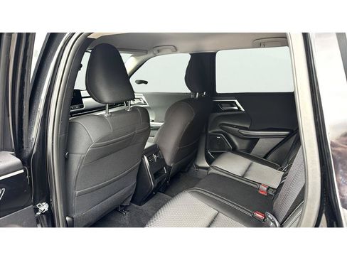 Used 2026 Mitsubishi Outlander ES FWD image 13