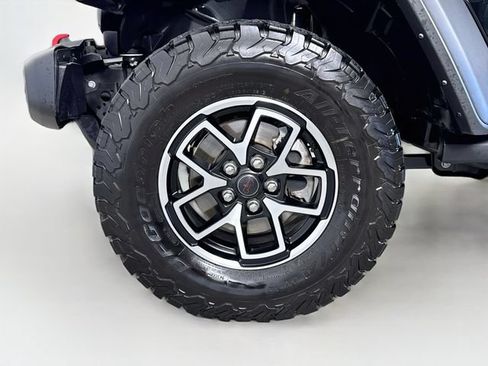 Used 2025 Jeep Wrangler Unlimited Rubicon AWD/4WD image 29
