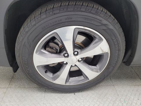 Used 2020 Jeep Cherokee Limited image 31