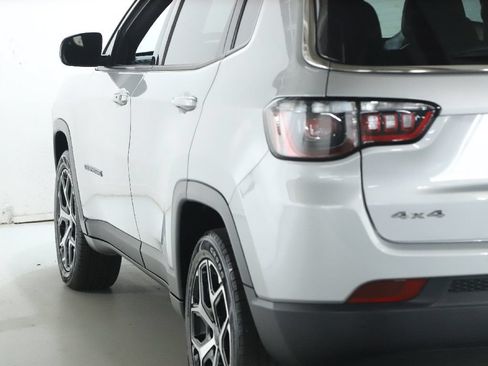 Used 2025 Jeep Compass Limited AWD/4WD image 41