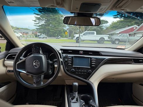 Used 2018 Toyota Camry LE FWD image 14