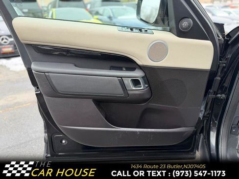 Used 2018 Land Rover Discovery SE image 14