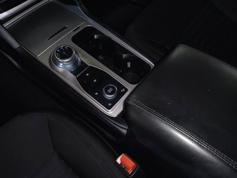 Used 2021 Ford Explorer XLT image 26