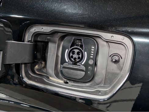 Used 2025 Jeep Wagoneer S Limited AWD/4WD image 5