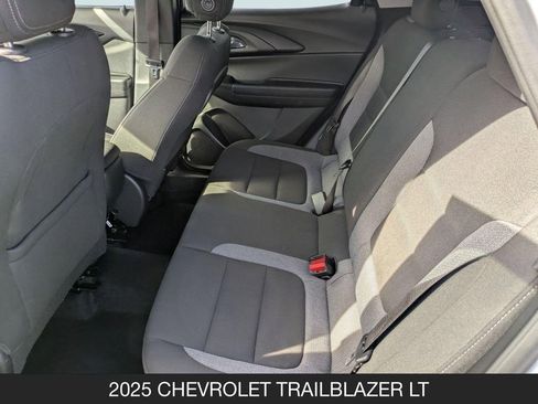 Used 2025 Chevrolet TrailBlazer LT AWD/4WD image 15