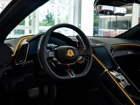 Used 2024 Ferrari Roma Spider image 9