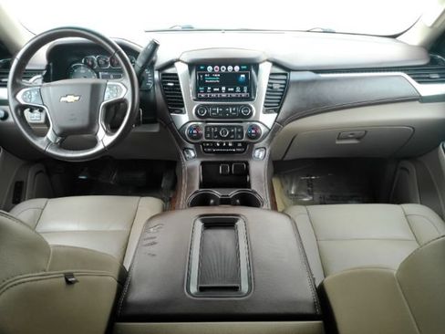 Used 2016 Chevrolet Suburban LT RWD image 2