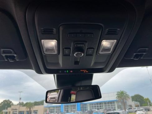 Used 2023 Chevrolet Suburban Premier AWD/4WD image 26