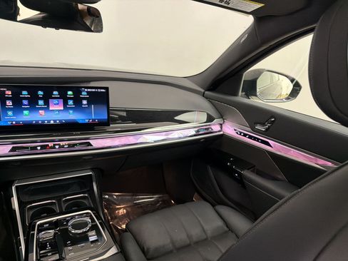 Used 2025 BMW i7 xDrive60 w/ Executive Package AWD/4WD image 29