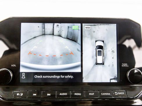 Used 2022 Nissan Pathfinder SL w/ Lighting Package (N92) FWD image 14