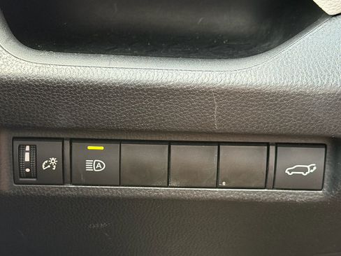 Used 2021 Toyota RAV4 XLE w/ Convenience Package AWD/4WD image 21