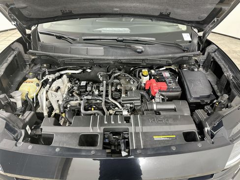 Used 2025 Nissan Kicks SV AWD/4WD image 30