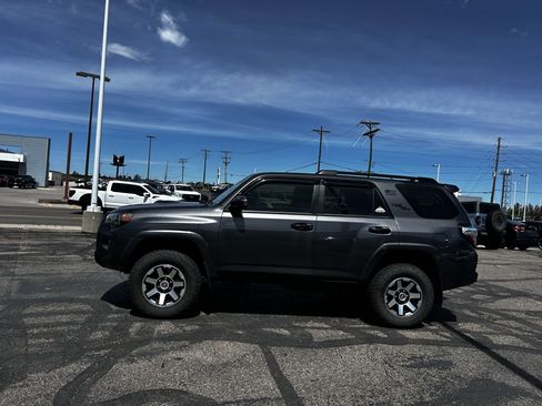 Used 2022 Toyota 4Runner TRD Off-Road AWD/4WD image 2