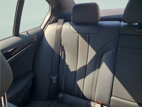 Used 2019 BMW 530i w/ Convenience Package image 4