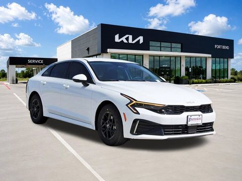 New 2026 Kia K5 LXS FWD image 3
