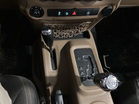 Used 2015 Jeep Wrangler Unlimited Sahara w/ Connectivity Group AWD/4WD image 13