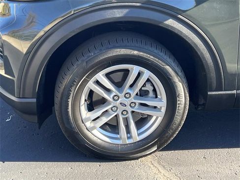 Certified 2023 Ford Explorer XLT image 9