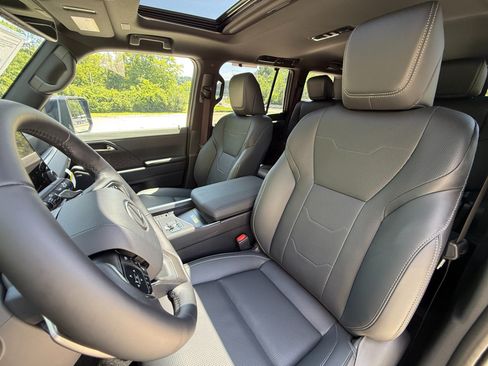 Used 2026 Lexus GX 550 AWD/4WD image 12