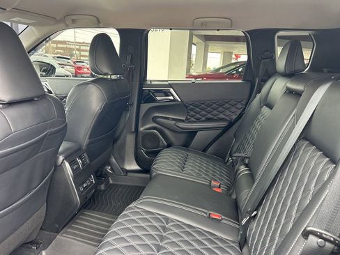 Used 2024 Mitsubishi Outlander SEL image 18