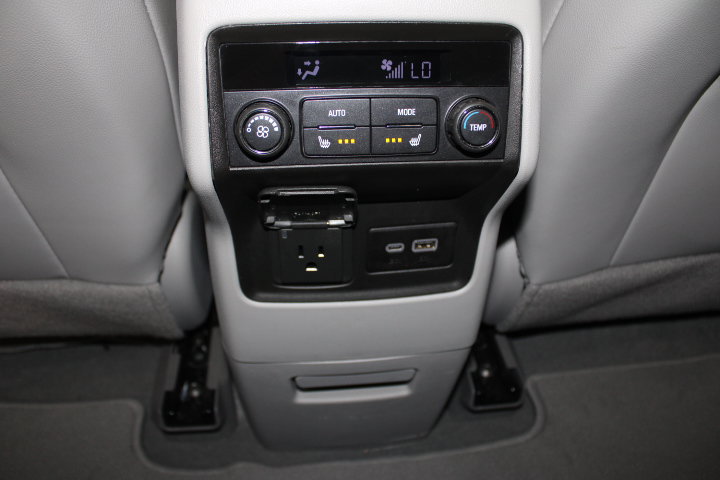 Used 2023 GMC Acadia SLT w/ Preferred Package AWD/4WD image 24