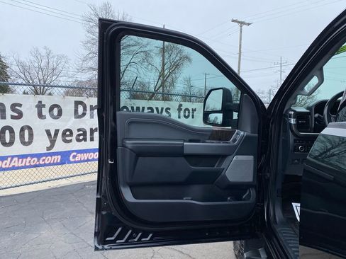 Used 2024 Ford F250 Lariat w/ Black Appearance Package AWD/4WD image 13