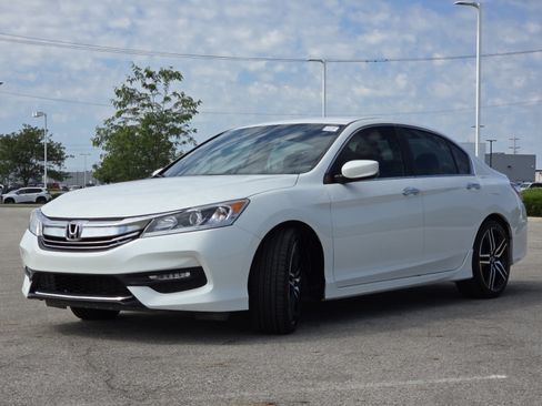 Used 2017 Honda Accord Sport image 11