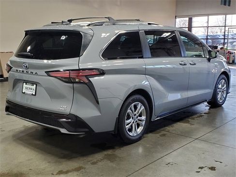 Used 2023 Toyota Sienna XSE image 4