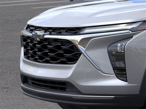 New 2025 Chevrolet Trax LT w/ Driver Confidence Package image 13