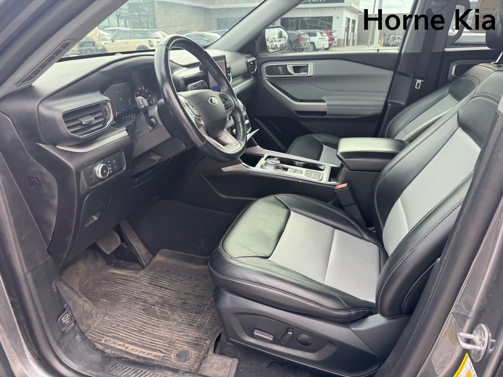 Used 2022 Ford Explorer XLT w/ Equipment Group 202A RWD image 10