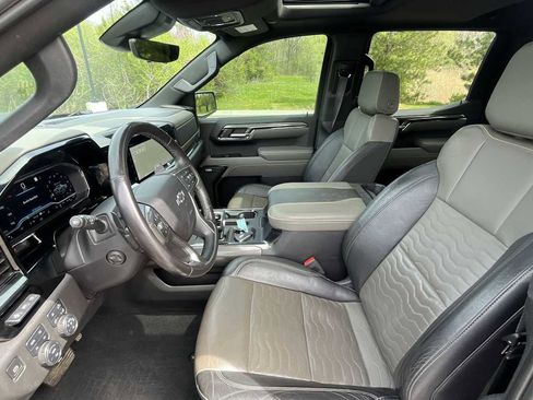 Used 2023 Chevrolet Silverado 1500 ZR2 w/ Technology Package AWD/4WD image 15
