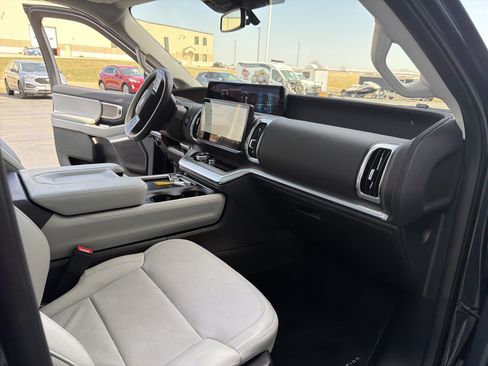 Certified 2025 Ford Expedition Platinum w/ Driver's Package AWD/4WD image 35