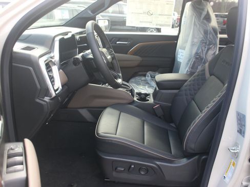 New 2026 GMC Canyon Denali image 13