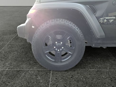 Used 2022 Jeep Wrangler Unlimited Sport image 14