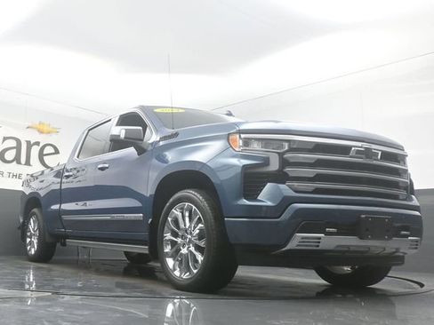 Used 2024 Chevrolet Silverado 1500 High Country w/ High Country Premium Package AWD/4WD image 3