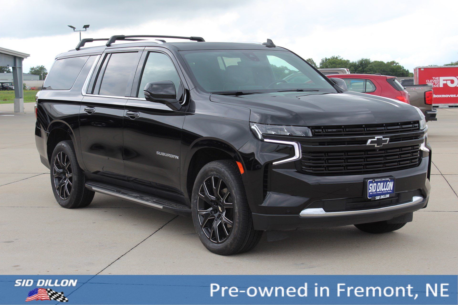 Used 2021 Chevrolet Suburban Premier w/ Premium Package AWD/4WD image 2