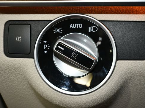Used 2014 Mercedes-Benz E 350 4MATIC Sedan image 39