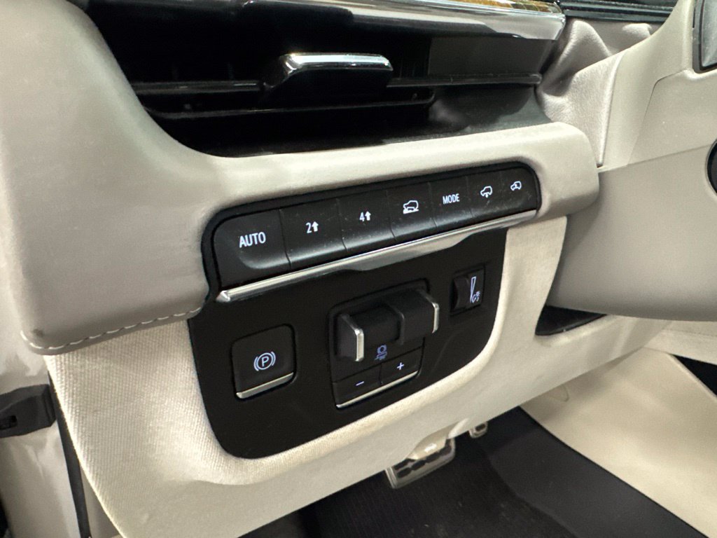 Used 2023 Cadillac Escalade ESV Sport Platinum AWD/4WD image 18