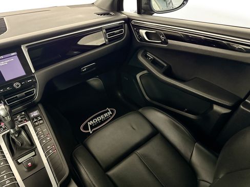 Used 2020 Porsche Macan AWD/4WD image 29