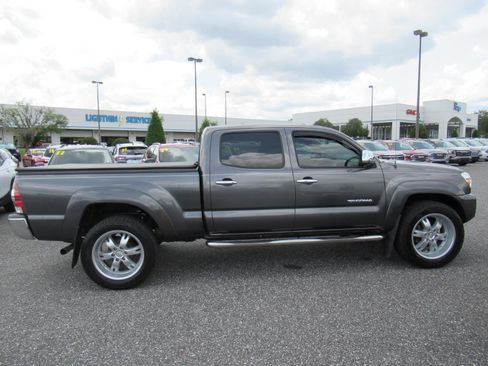 Used 2014 Toyota Tacoma PreRunner w/ SR5 Package RWD image 2