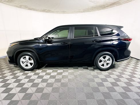 Used 2024 Toyota Highlander LE FWD image 6