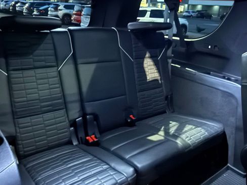 Used 2024 Cadillac Escalade ESV Premium Luxury Platinum w/ Heavy-Duty Trailer Package image 20