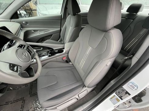 Used 2025 Hyundai Elantra SEL image 36