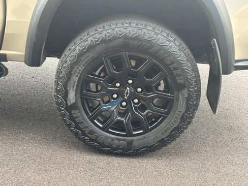 Used 2023 Chevrolet Colorado Trail Boss w/ Technology Package image 7