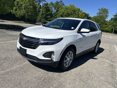 Used 2023 Chevrolet Equinox LT w/ LPO, Floor Liner Package FWD image 3