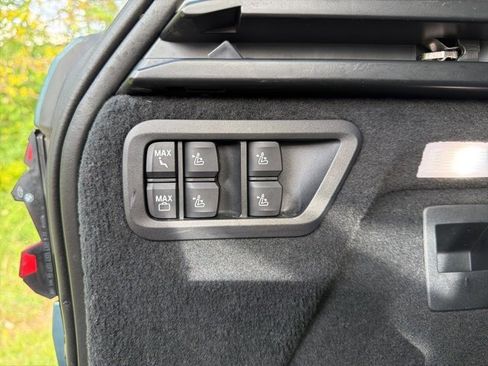 Certified 2023 BMW X7 xDrive40i w/ Executive Package image 32