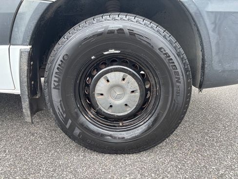 Used 2016 Mercedes-Benz Sprinter 144 Cargo image 10