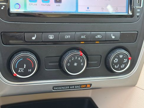 Used 2014 Volkswagen Passat 1.8T Wolfsburg Edition FWD image 29