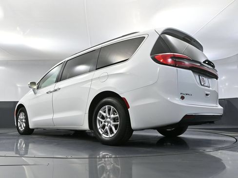 Used 2022 Chrysler Pacifica Touring-L FWD image 52
